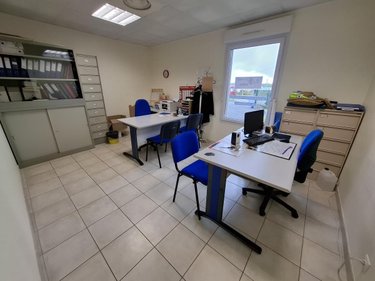 Fonds et murs commerciaux a vendre Saintes 17100 Charente-Maritime 249 m2  355000 euros