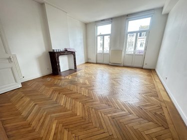 Location fonds et murs commerciaux Cambrai 59400 Nord 100 m2  980 euros