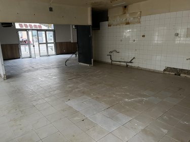 Location fonds et murs commerciaux Dole 39100 Jura 130 m2  1580 euros