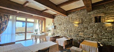 Fonds et murs commerciaux a vendre La Forêt-Fouesnant 29940 Finistère 676 m2  832000 euros