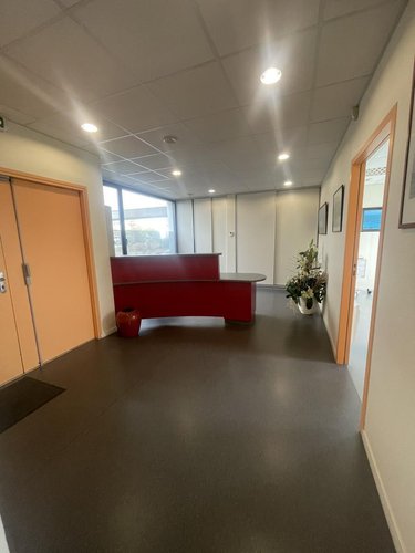 Fonds et murs commerciaux a vendre Vannes 56000 Morbihan 124 m2  330750 euros