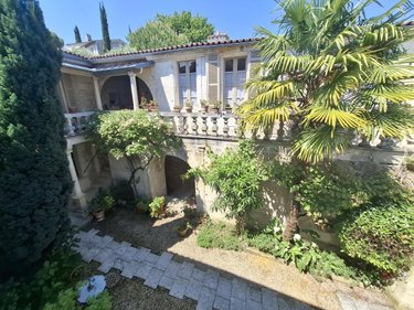Maison a vendre Saintes 17100 Charente-Maritime 350 m2 13 pièces 1040000 euros