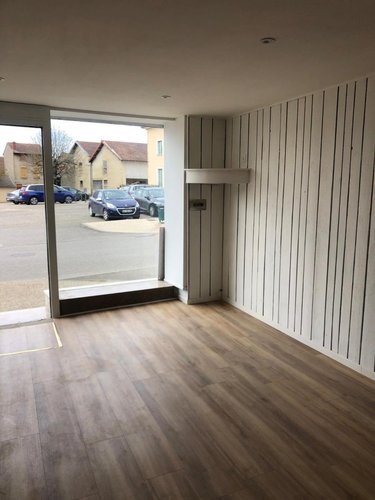 Location fonds et murs commerciaux Mézériat 01660 Ain 50 m2  450 euros
