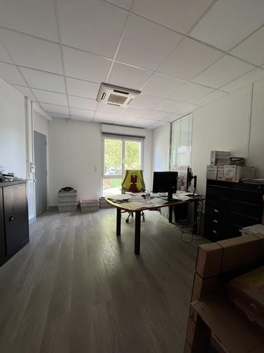 Fonds et murs commerciaux a vendre Laon 02000 Aisne 860 m2  1050000 euros