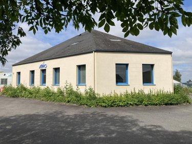 Fonds et murs commerciaux a vendre Louverné 53950 Mayenne 660 m2  524000 euros