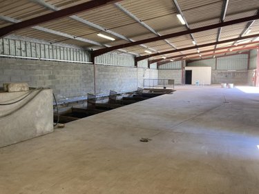 Fonds et murs commerciaux a vendre Saint-Sulpice-les-Feuilles 87160 Haute-Vienne 400 m2  227200 euros