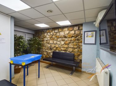 Fonds et murs commerciaux a vendre Maubeuge 59600 Nord 98 m2  363700 euros