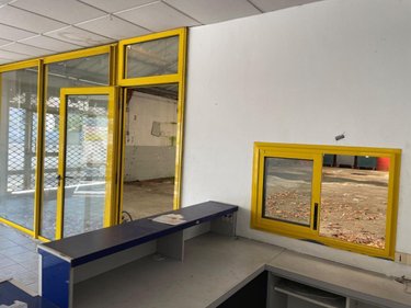 Garage et parking a vendre Port-Louis 56290 Morbihan 367 m2  317200 euros