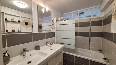 Maison a vendre Bâgé-le-Châtel 01380 Ain 120 m2  227900 euros