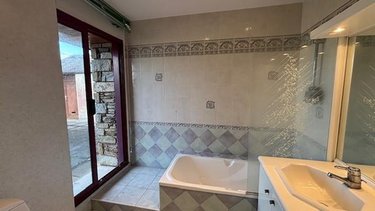 Immeuble a vendre Lannion 22300 Côtes-d'Armor 236 m2  365600 euros