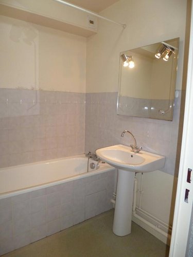 Location appartement Bourg-en-Bresse 01000 Ain 28 m2 1 pièce 380 euros