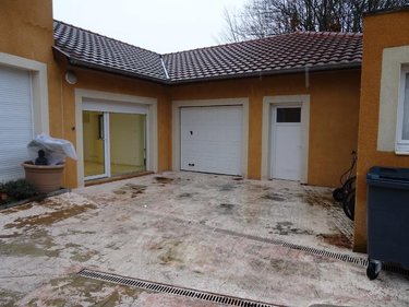 Location fonds et murs commerciaux Buellas 01310 Ain 100 m2  650 euros
