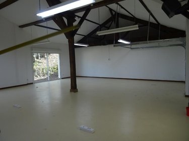 Location fonds et murs commerciaux Buellas 01310 Ain 100 m2  650 euros