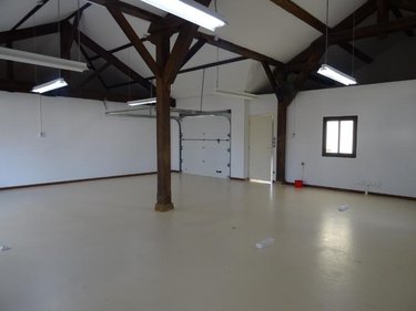 Location fonds et murs commerciaux Buellas 01310 Ain 100 m2  650 euros