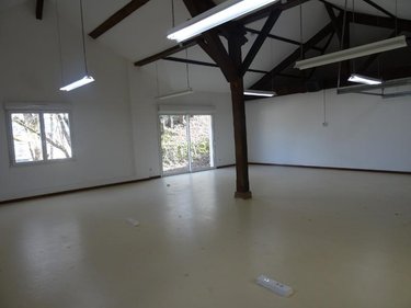 Location fonds et murs commerciaux Buellas 01310 Ain 100 m2  650 euros