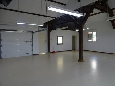 Location fonds et murs commerciaux Buellas 01310 Ain 100 m2  650 euros