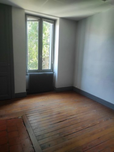 Location fonds et murs commerciaux Bourg-en-Bresse 01000 Ain 50 m2  655 euros