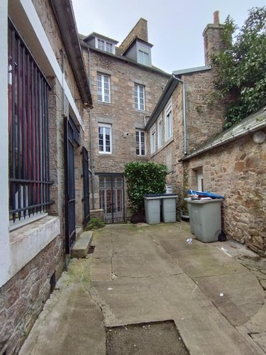 Immeuble a vendre Guingamp 22200 Côtes-d'Armor 515 m2  518500 euros