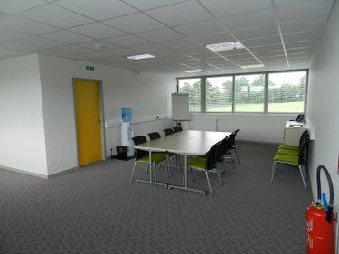 Fonds et murs commerciaux a vendre Pleyben 29190 Finistère 677 m2  728000 euros