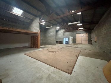 Fonds et murs commerciaux a vendre Cherré-Au 72400 Sarthe 325 m2  215800 euros