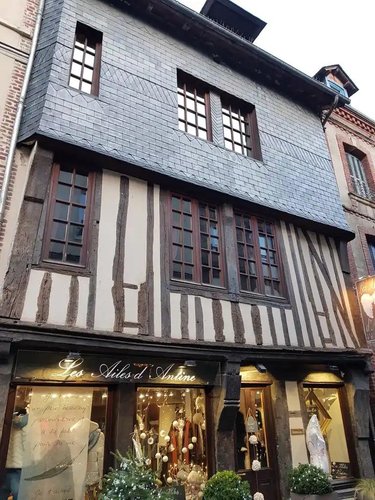 Location fonds et murs commerciaux Honfleur 14600 Calvados  1800 euros