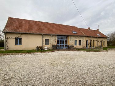 Bien agricole a vendre Vitry-en-Charollais 71600 Saône-et-Loire 318 m2  577000 euros