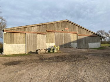 Bien agricole a vendre Vitry-en-Charollais 71600 Saône-et-Loire 318 m2  577000 euros