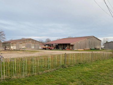 Bien agricole a vendre Vitry-en-Charollais 71600 Saône-et-Loire 318 m2  577000 euros