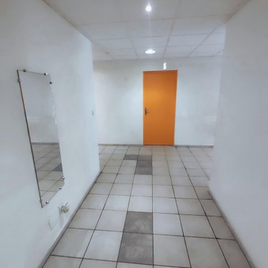 Fonds et murs commerciaux a vendre Gap 05000 Hautes-Alpes 150 m2  248000 euros