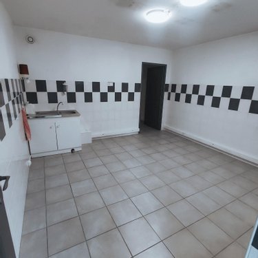 Fonds et murs commerciaux a vendre Gap 05000 Hautes-Alpes 150 m2  248000 euros