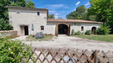 Maison a vendre Barbezieux-Saint-Hilaire 16300 Charente 328 m2 9 pièces 550000 euros