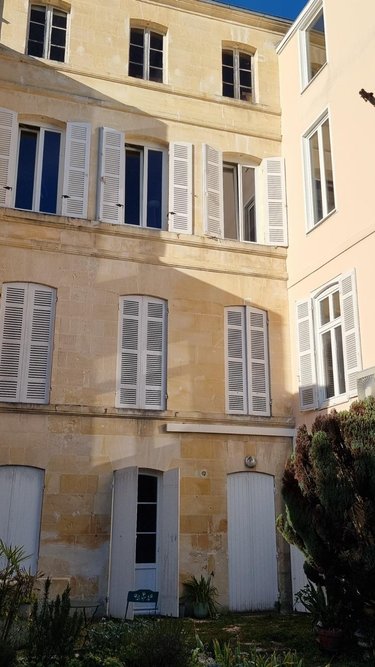 Immeuble a vendre Jonzac 17500 Charente-Maritime 184 m2  341250 euros