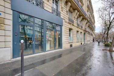 Fonds et murs commerciaux a vendre Paris 17e arrondissement 75017 Paris 51 m2  402800 euros