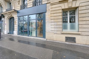 Fonds et murs commerciaux a vendre Paris 17e arrondissement 75017 Paris 51 m2  402800 euros