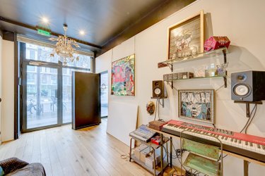 Fonds et murs commerciaux a vendre Paris 17e arrondissement 75017 Paris 51 m2  402800 euros