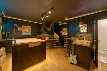 Fonds et murs commerciaux a vendre Paris 17e arrondissement 75017 Paris 51 m2  402800 euros