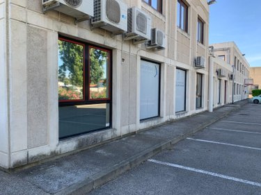 Fonds et murs commerciaux a vendre Aubagne 13400 Bouches-du-Rhône  677980 euros