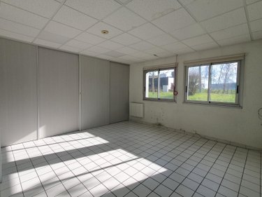 Fonds et murs commerciaux a vendre Cherré-Au 72400 Sarthe 135 m2  262600 euros