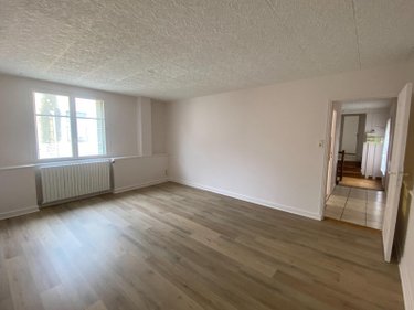 Location appartement Salornay-sur-Guye 71250 Saône-et-Loire 82 m2 3 pièces 660 euros