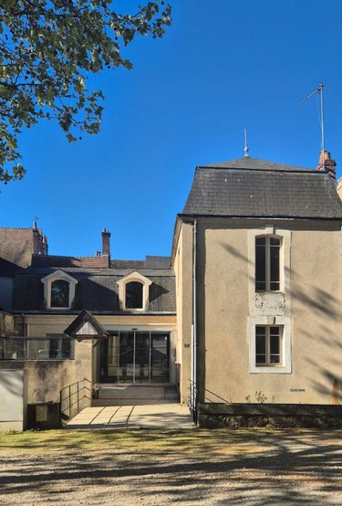 Fonds et murs commerciaux a vendre La-Ferté-Bernard 72400 Sarthe 250 m2  283400 euros