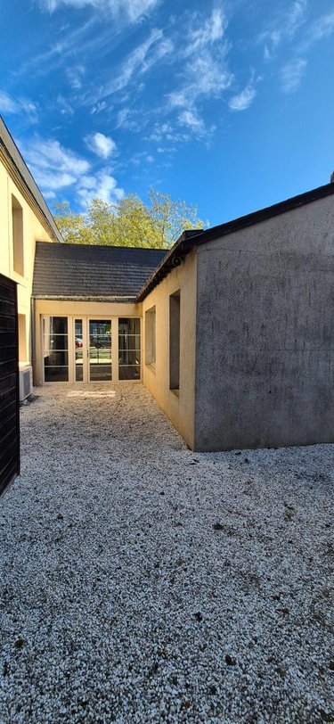 Fonds et murs commerciaux a vendre La-Ferté-Bernard 72400 Sarthe 250 m2  283400 euros