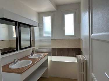 Location appartement Neufchâtel-en-Bray 76270 Seine-Maritime 83 m2 3 pièces 732 euros