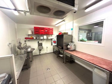 Fonds et murs commerciaux a vendre Coudekerque-Branche 59210 Nord 220 m2  395000 euros