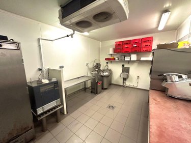 Fonds et murs commerciaux a vendre Coudekerque-Branche 59210 Nord 220 m2  395000 euros