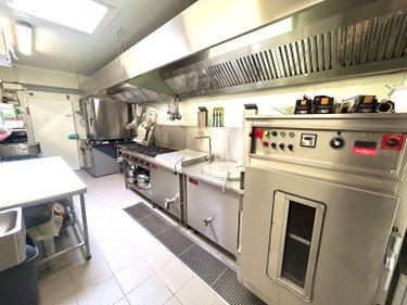 Fonds et murs commerciaux a vendre Coudekerque-Branche 59210 Nord 220 m2  395000 euros