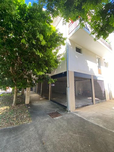 Fonds et murs commerciaux a vendre Sainte-Marie 97438 Réunion  181500 euros