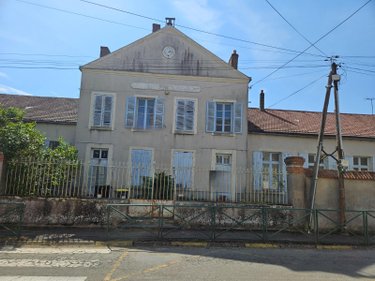 Immeuble a vendre Boësses 45390 Loiret 400 m2  116600 euros