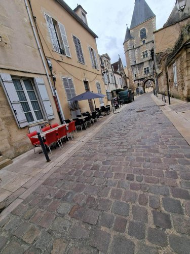 Fonds et murs commerciaux a vendre Avallon 89200 Yonne  270000 euros