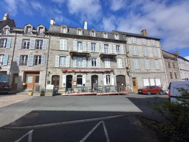 Fonds et murs commerciaux a vendre Murat 15300 Cantal  305000 euros