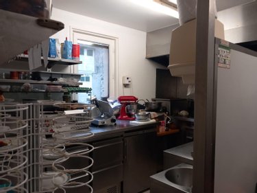 Fonds et murs commerciaux a vendre Murat 15300 Cantal  305000 euros